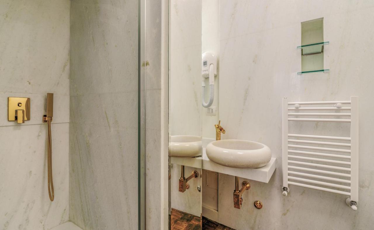 Riviere Private Rooms Alla Scala Milaan Buitenkant foto